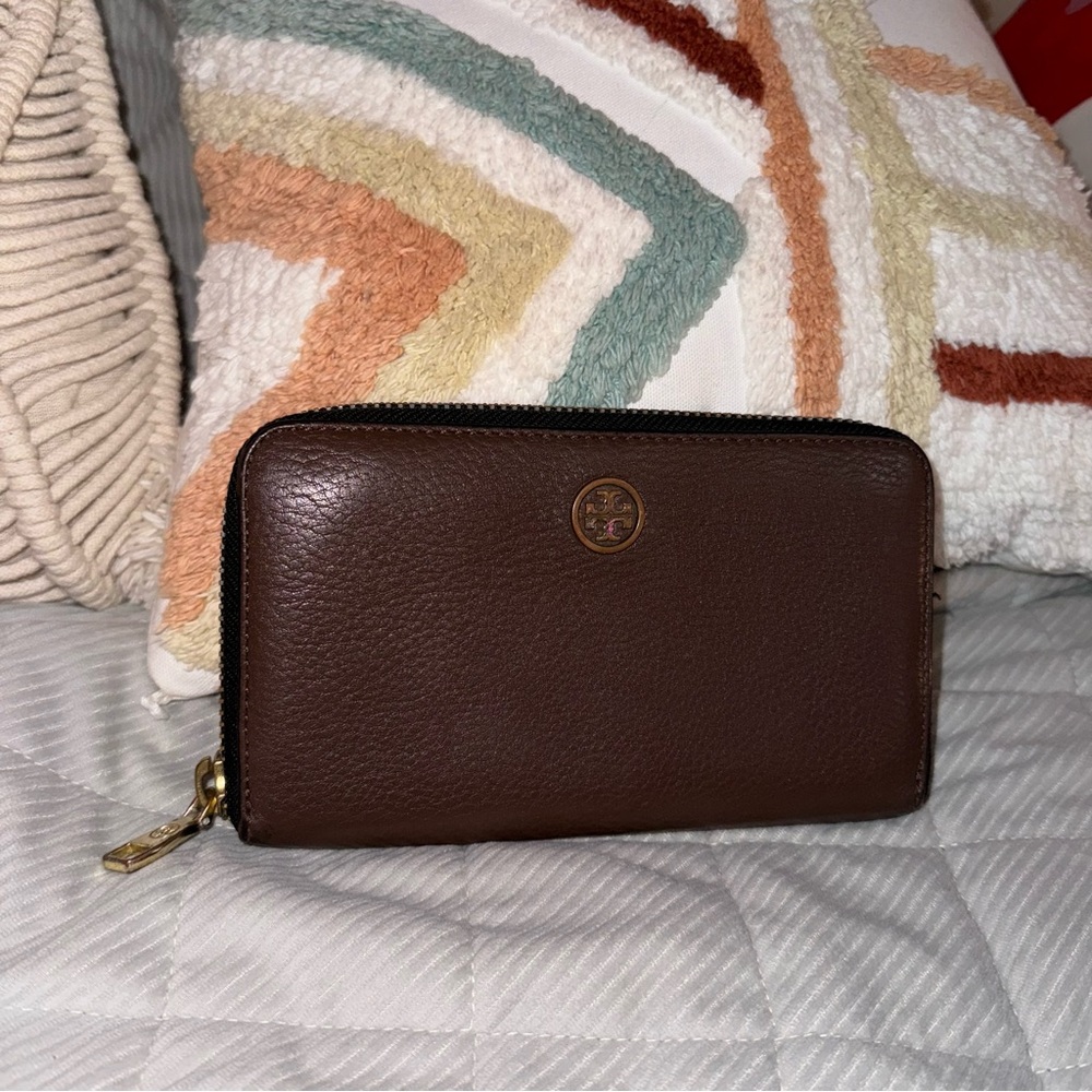 Tory Burch Robinson Pebbled Leather Continental Wallet